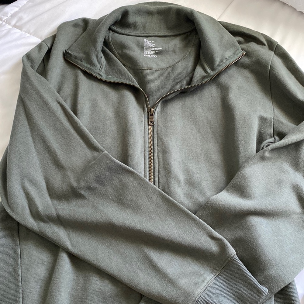 Gap zip up barely worn